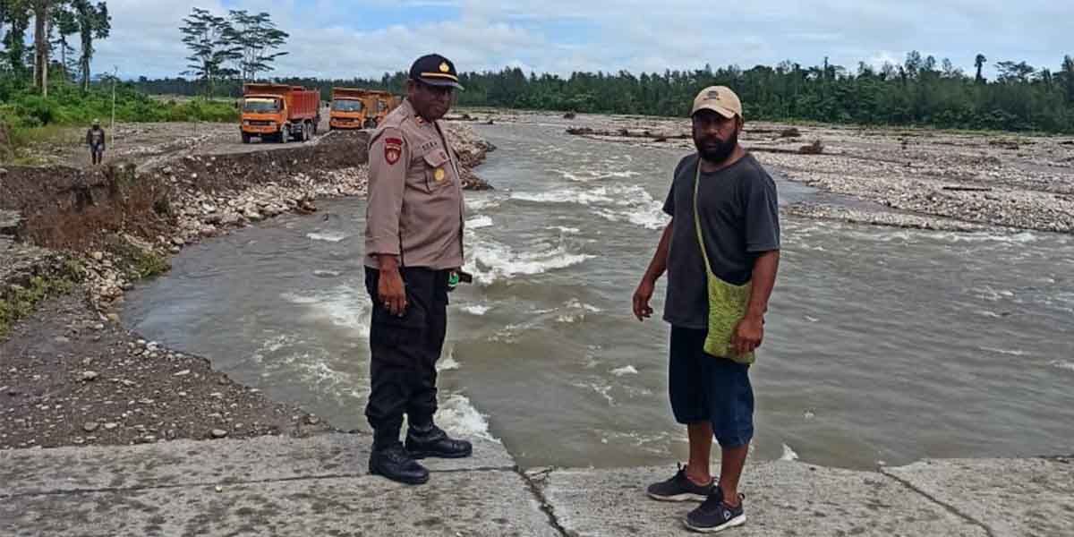 jalan-trans-nabire-kembali-putus-warga-gunakan-jalan-alternatif